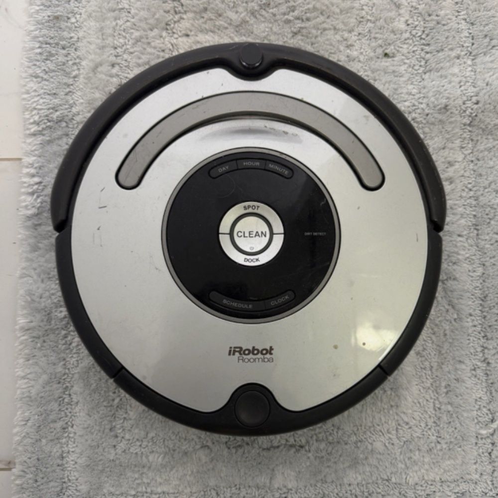 iRobot Roomba 655 Vacuum Cleaning Robot Machine W/charger